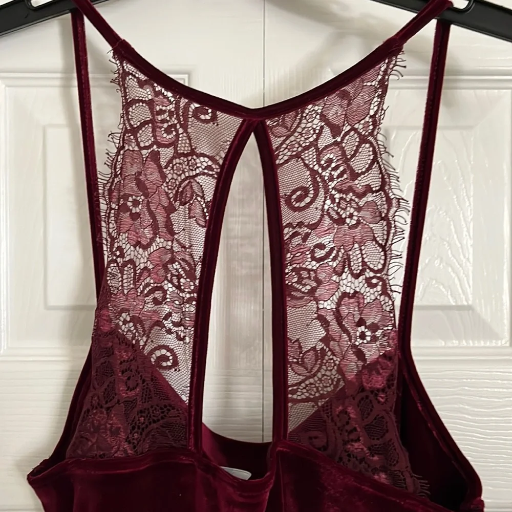 Lulus burgundy velvet mini cocktail dress- size large - Picture 7 of 7
